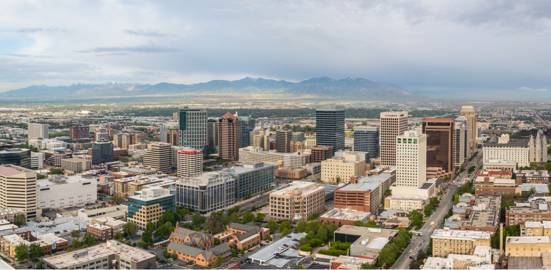 good-morning-salt-lake-city-in-utah-seen-from-air-panorama-picture-id987672426