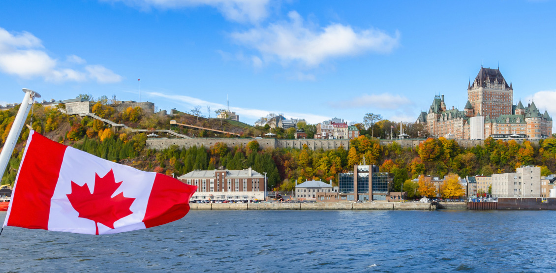 old-quebec-city-in-autumn-season-quebec-canada-picture-id1131156991